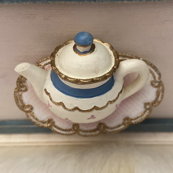 Absolutely cute shabby chic drawer storage - Picture 4 of 9